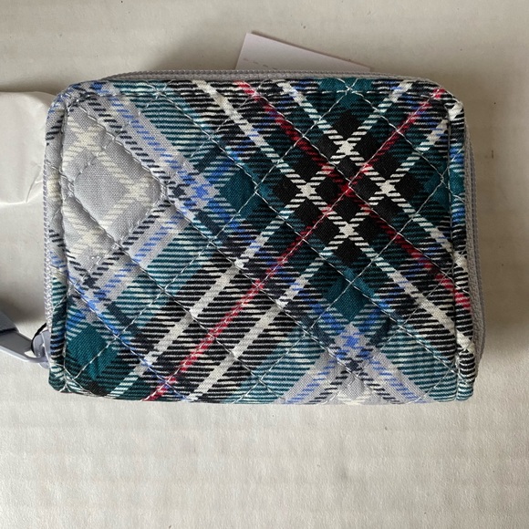 Vera Bradley RFID Petite Zip-Around Wallet Snowy Plaid New - Picture 2 of 13